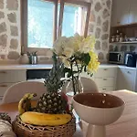 Iriti's & Dahlia Вилла